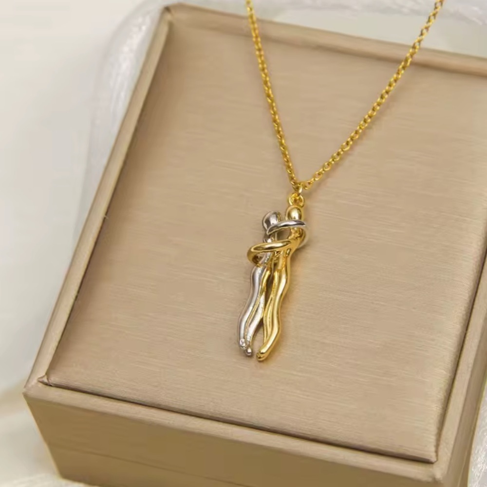 Gold & Silver Couple Embrace Pendant Necklace – 40+5cm Chain Romantic Minimalist